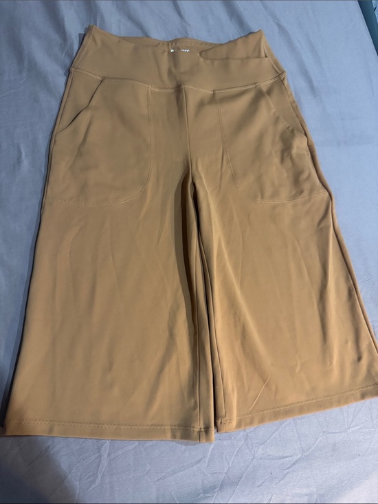 Pants - High-Waist Wide-Leg Women’s Shorts in Camel